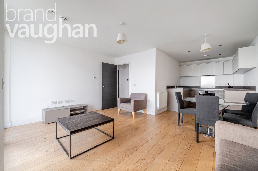 Property photo 2 of 10 37636146-E64E-48d...