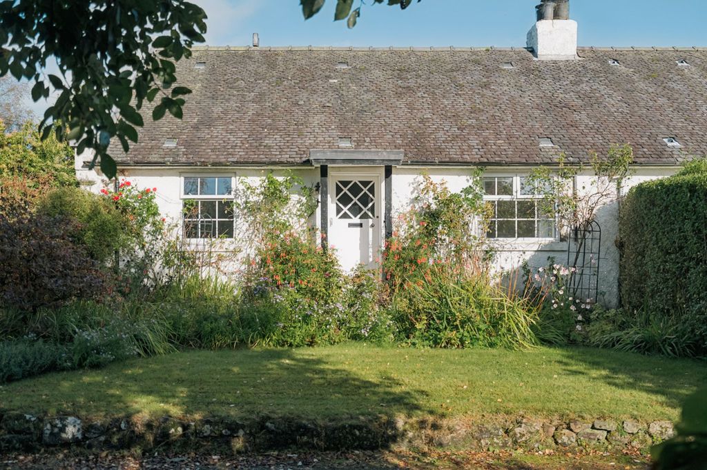 Property photo 1 of 32