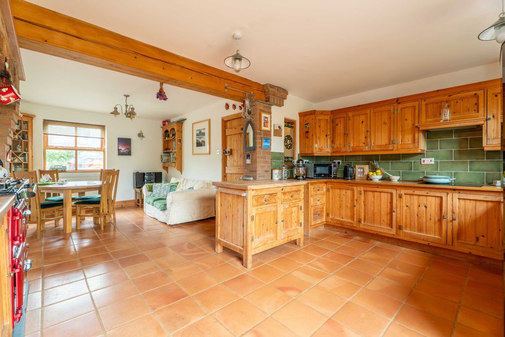 Property photo 3 of 39