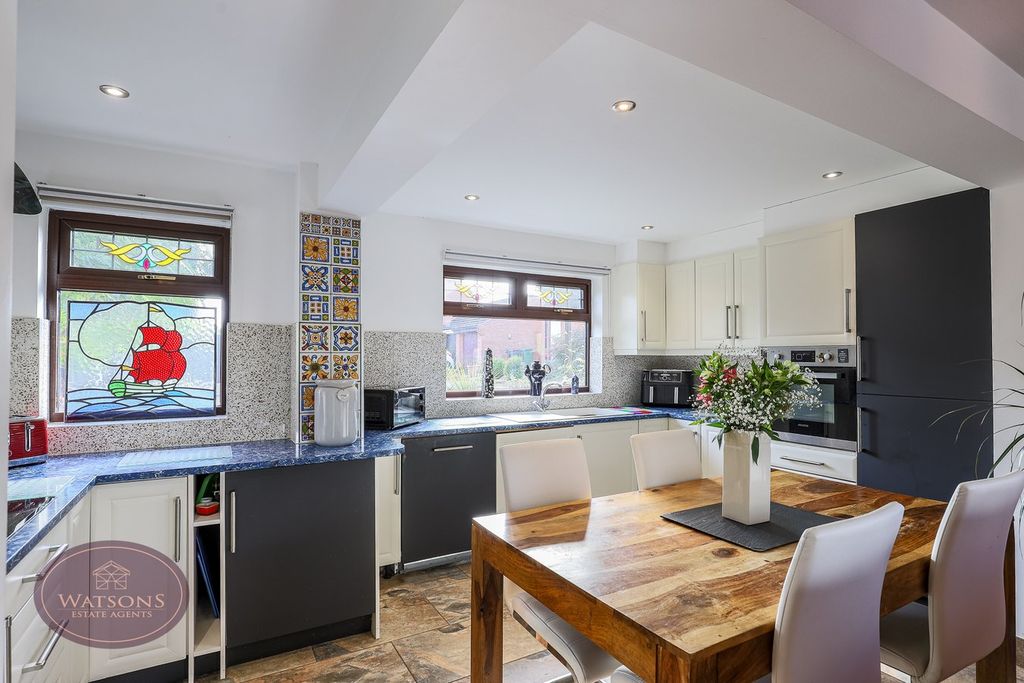 Property photo 3 of 34