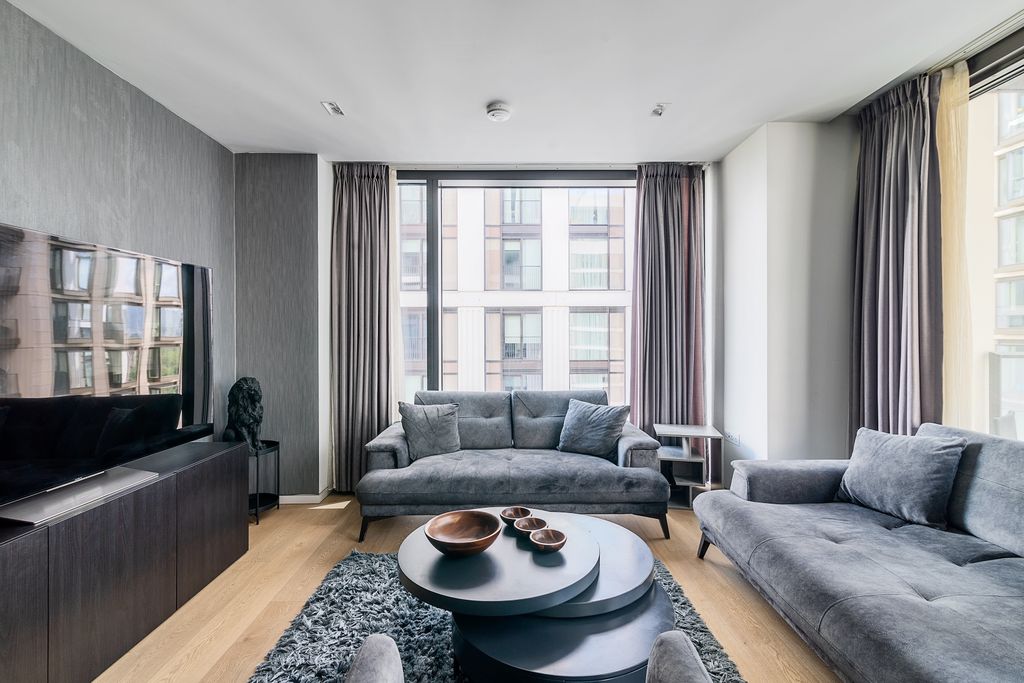 Property photo 1 of 14 Casson_Square_04