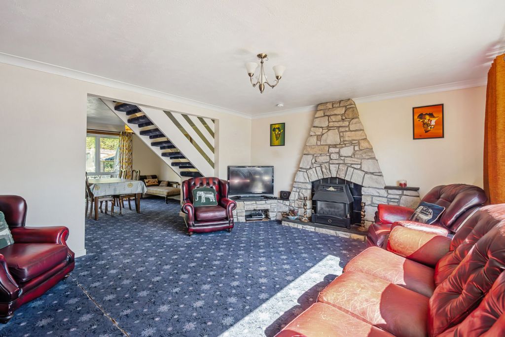 Property photo 3 of 27