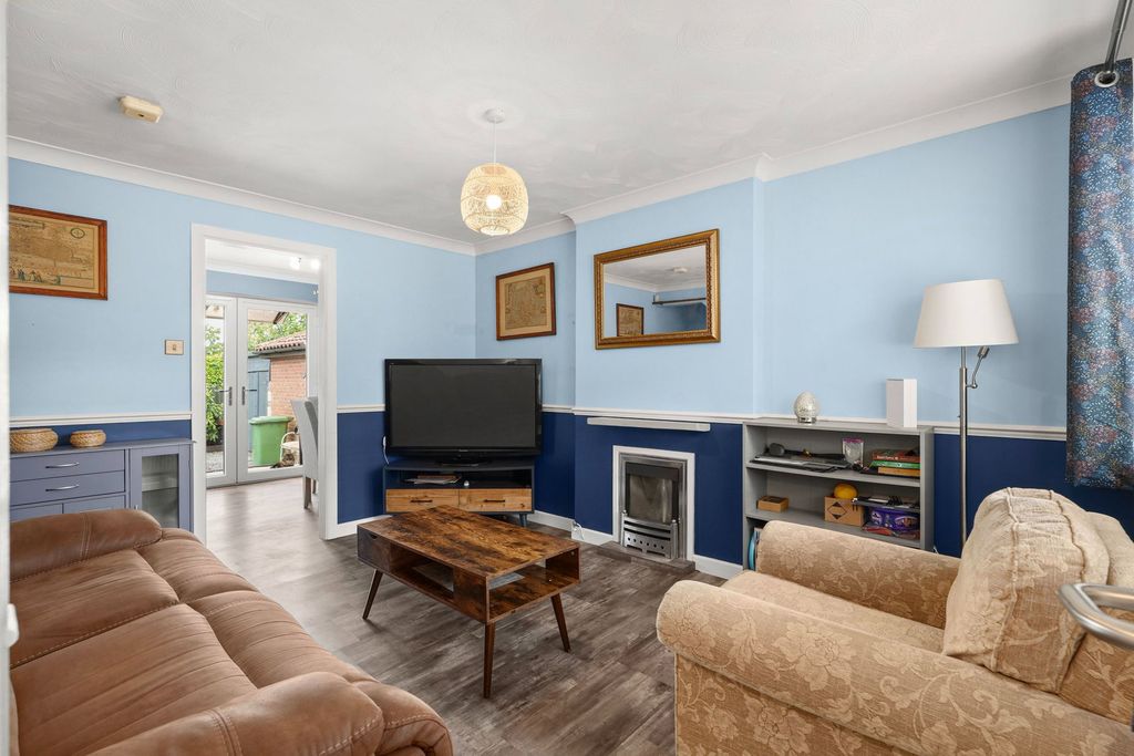 Property photo 2 of 25