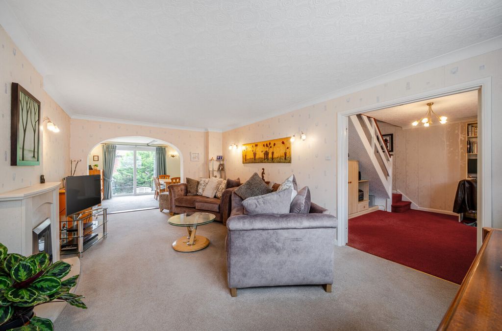 Property photo 3 of 11