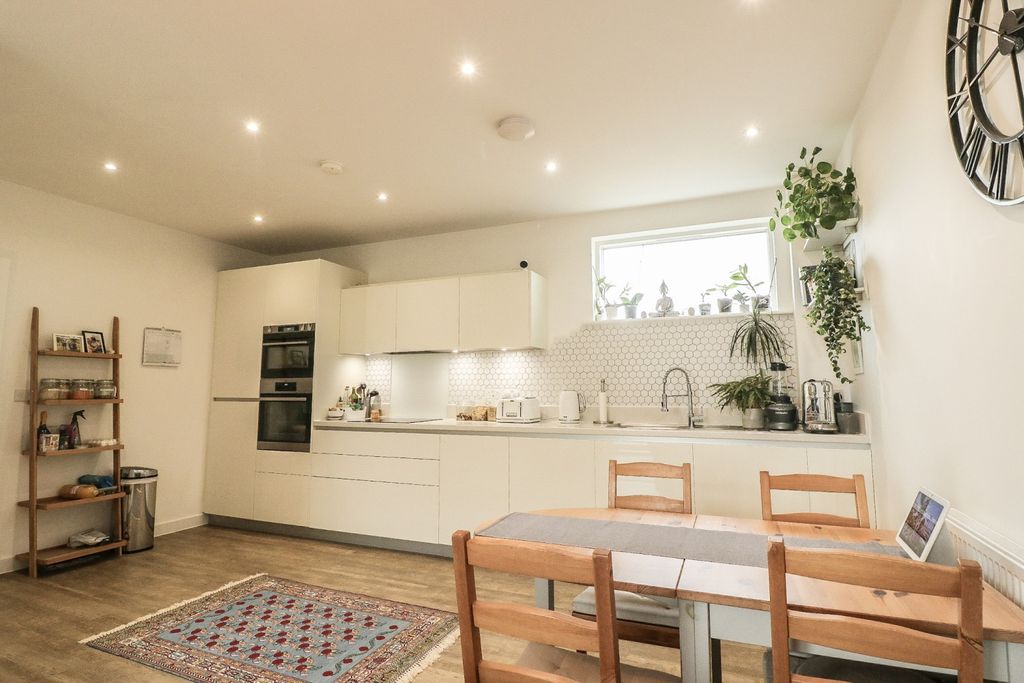 Property photo 2 of 11 Kitchen Dining