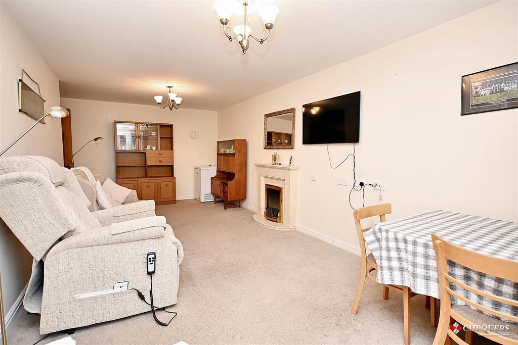 Property photo 3 of 12 Lounge/Dining Room