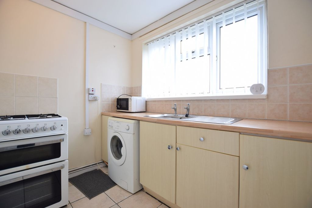 Property photo 3 of 7 Kitchen