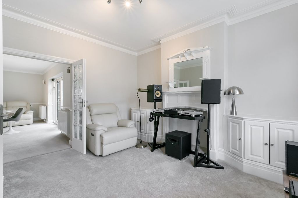 Property photo 3 of 20 4378682