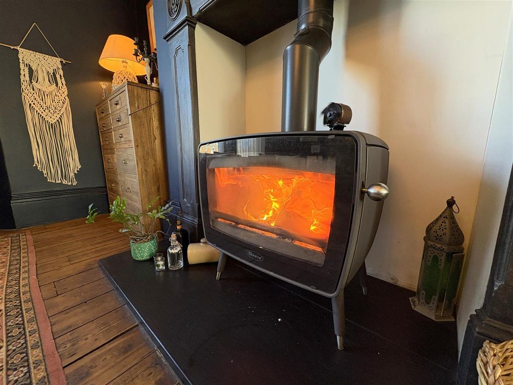 Property photo 3 of 66 Lounge