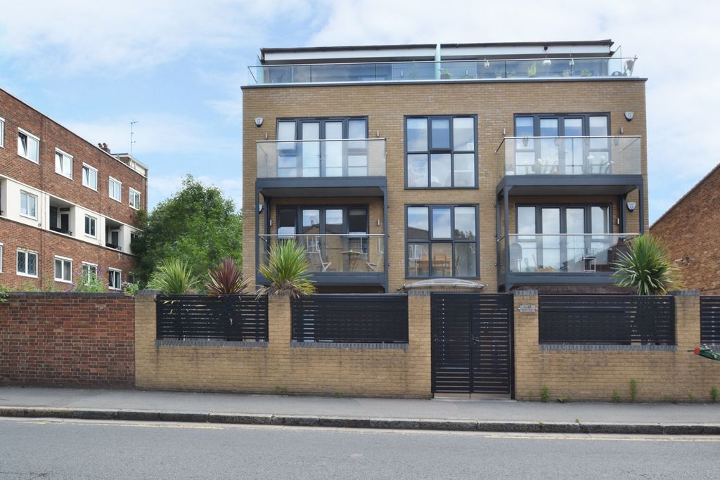 Property photo 1 of 12 External (2)