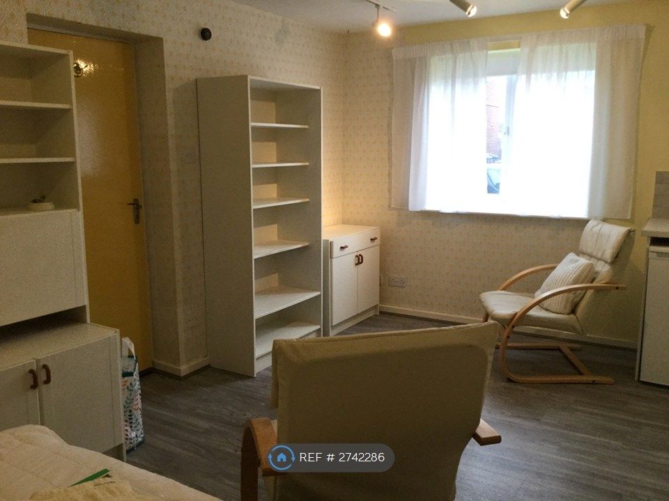 Property photo 3 of 6 Lounge