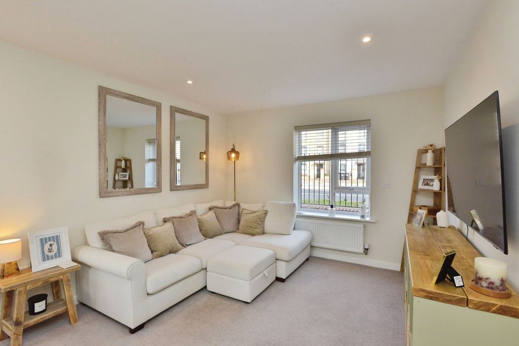 Property photo 2 of 20 Pbox-Img.Jpg