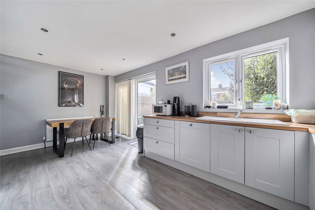 Property photo 2 of 18 Picture No. 14