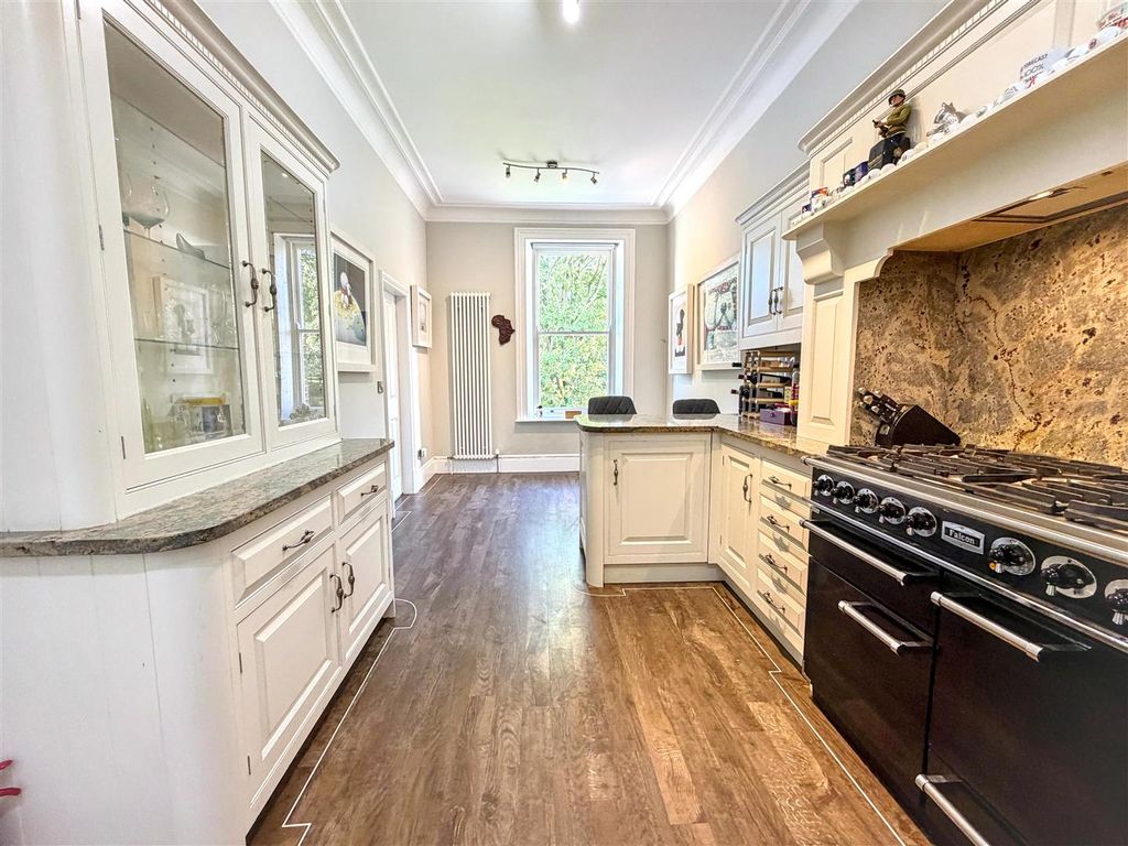 Property photo 3 of 23 Dining Kitchen