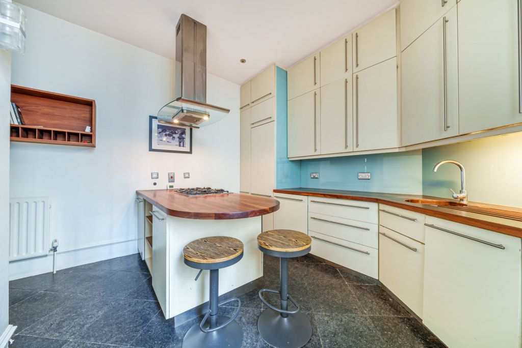 Property photo 3 of 7 3