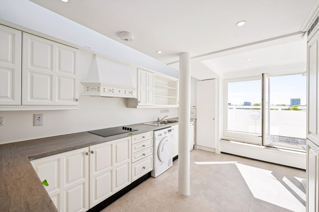 Property photo 3 of 24 Image