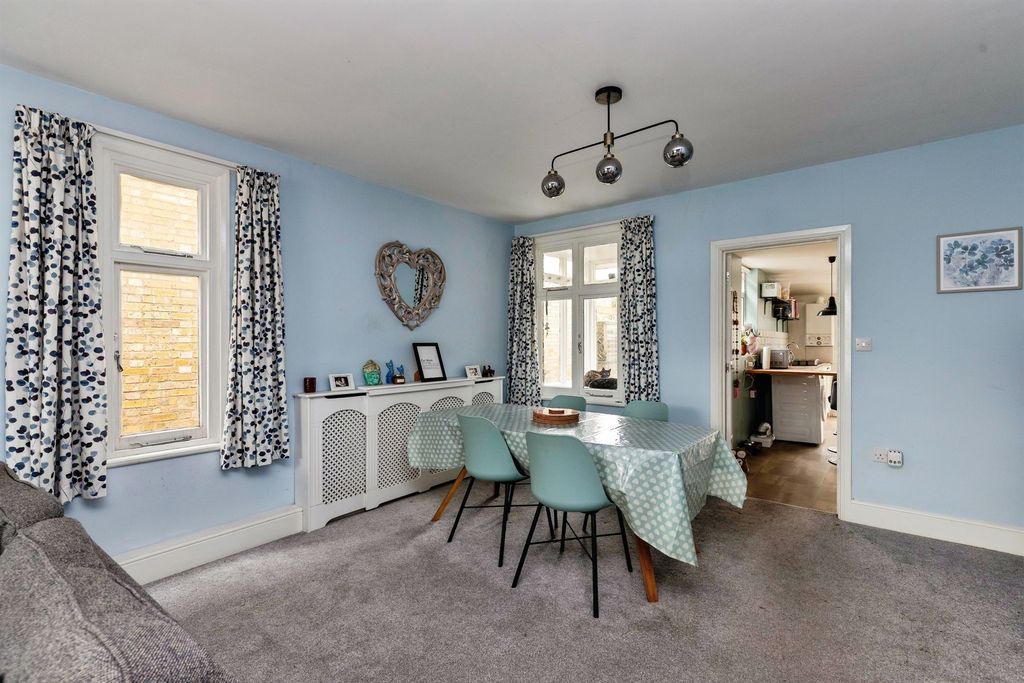 Property photo 2 of 22