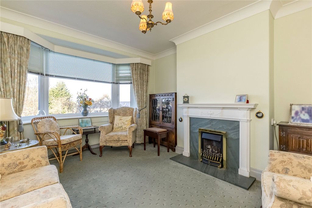 Property photo 2 of 22 Lounge