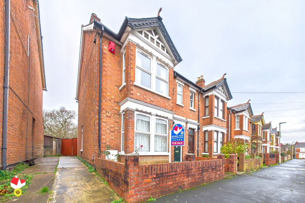 Property photo 1 of 17