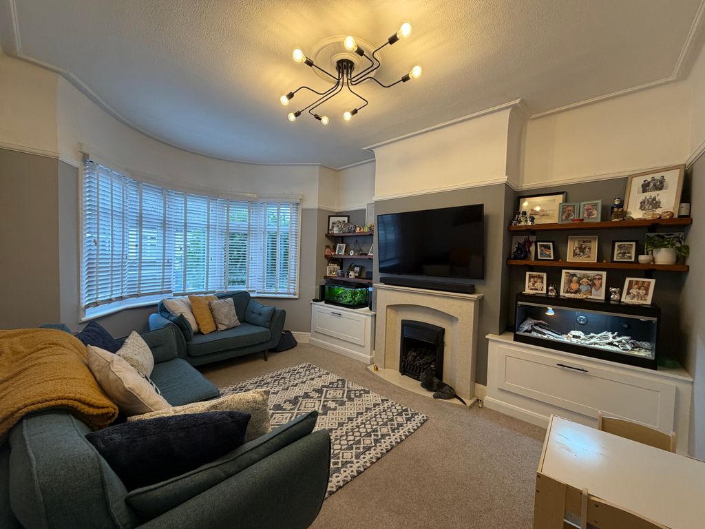 Property photo 2 of 19 Lounge