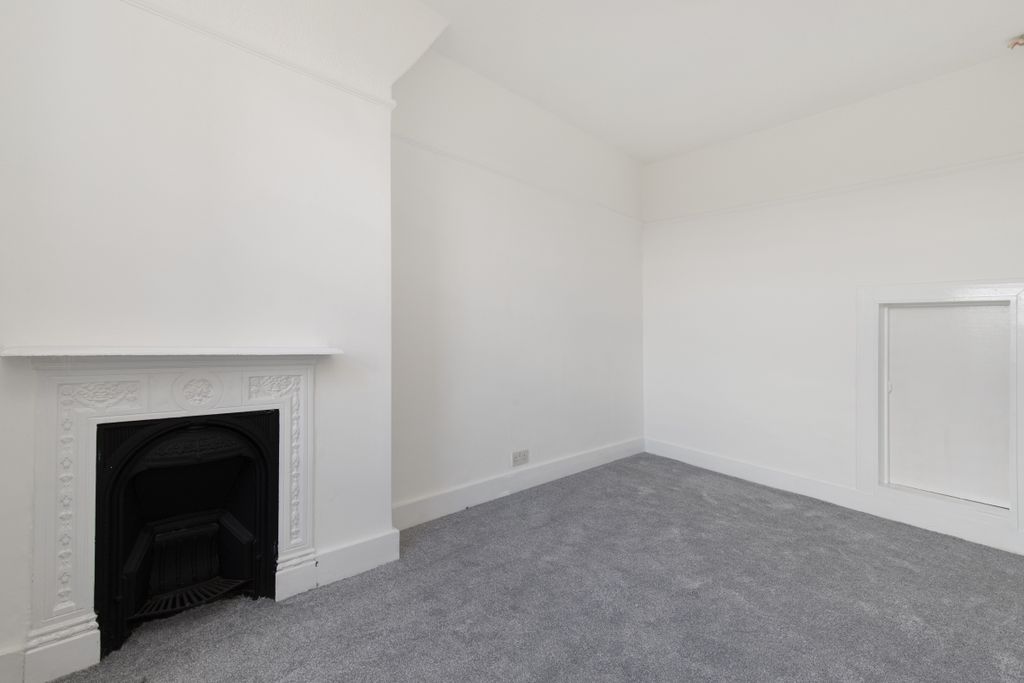 Property photo 3 of 11 Fulford Mansions,...