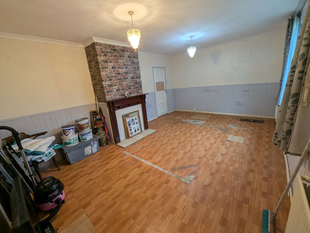 Property photo 3 of 10 Castle Avenue