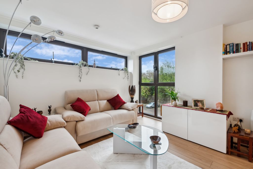 Property photo 1 of 8