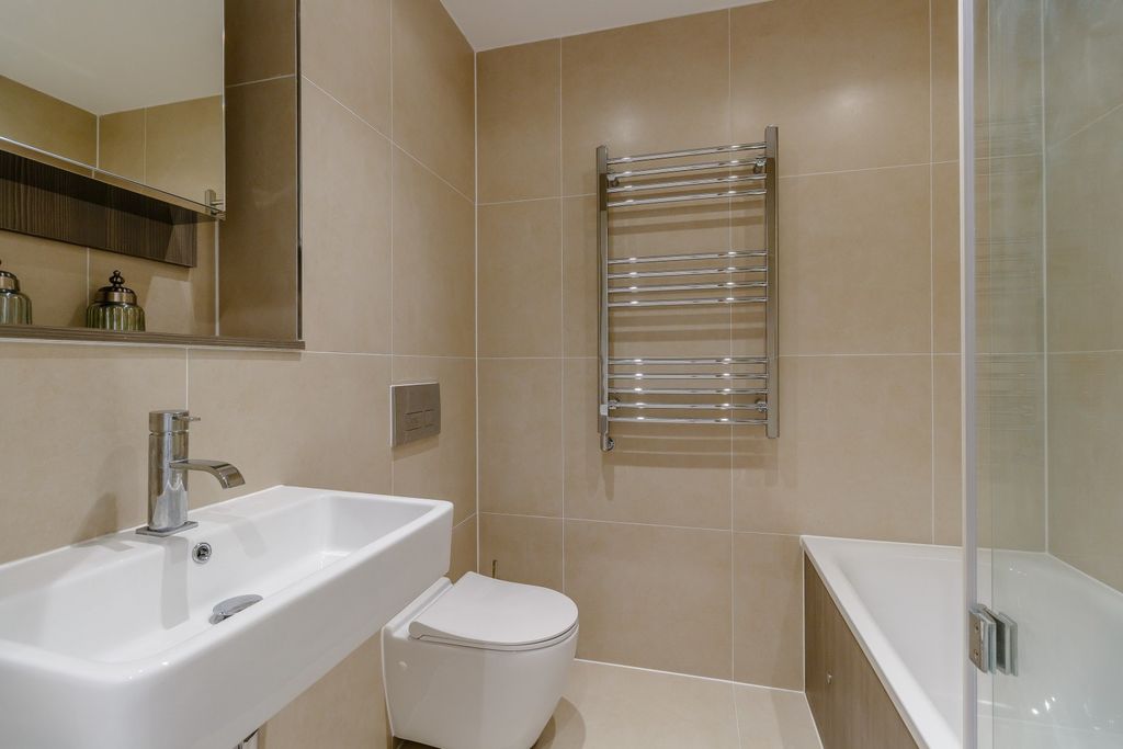 Property photo 3 of 9 Family Bathroom