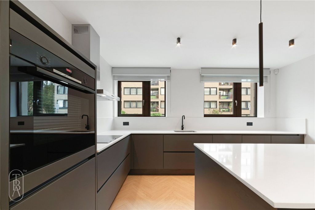 Property photo 2 of 19 Picture No. 04