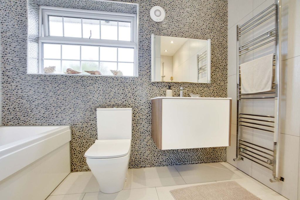 Property photo 3 of 38