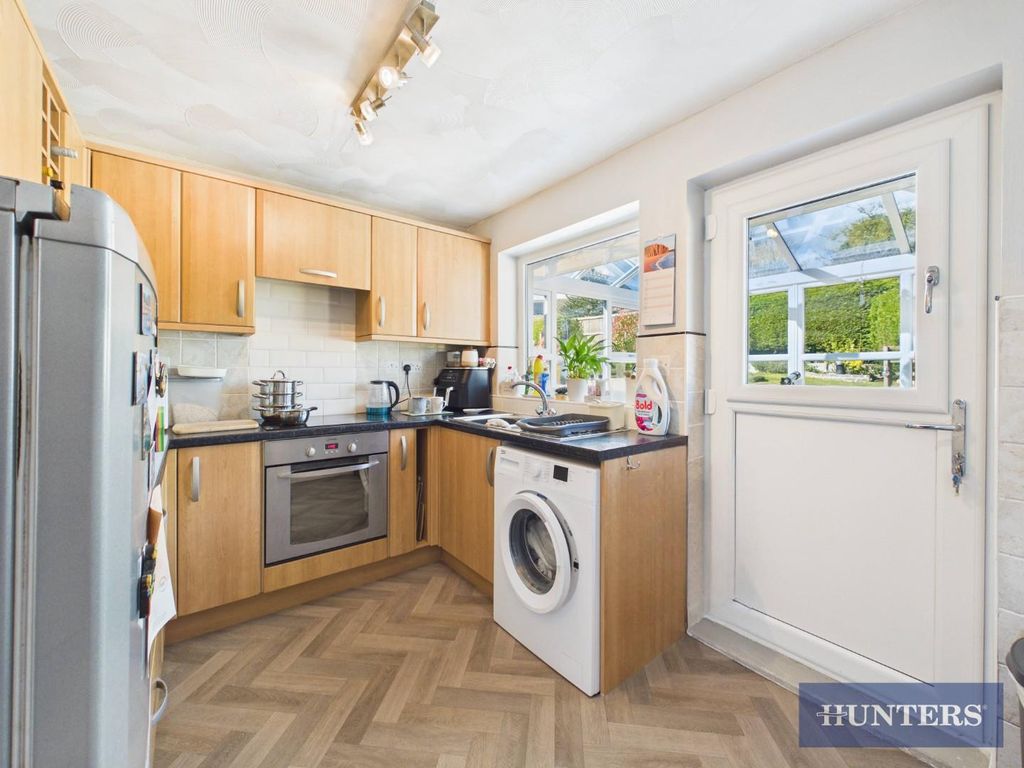 Property photo 3 of 17 Kitchen