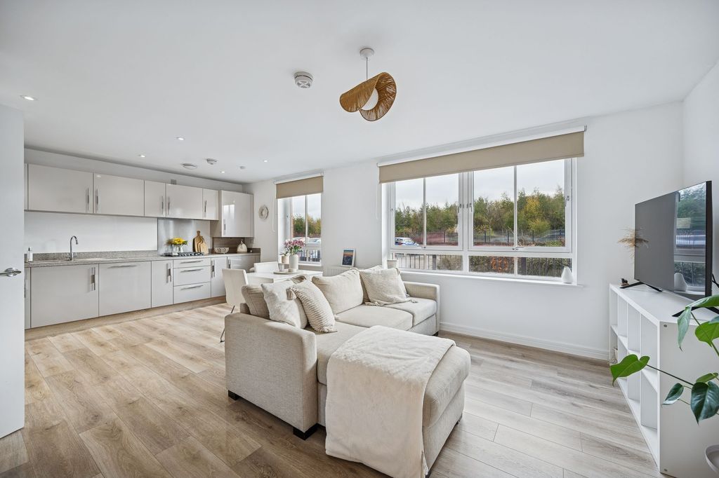 Property photo 2 of 23