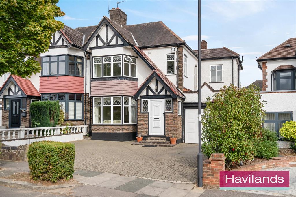 Property photo 1 of 22 Minchenden Crescent-22.Jpg