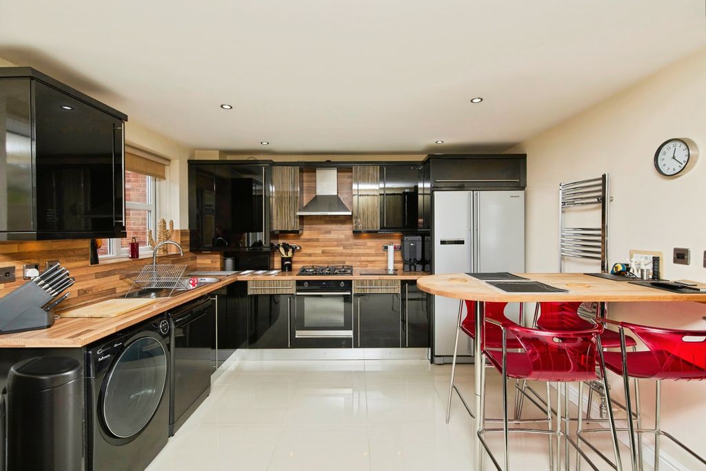 Property photo 2 of 20 Breakfast Kitchen