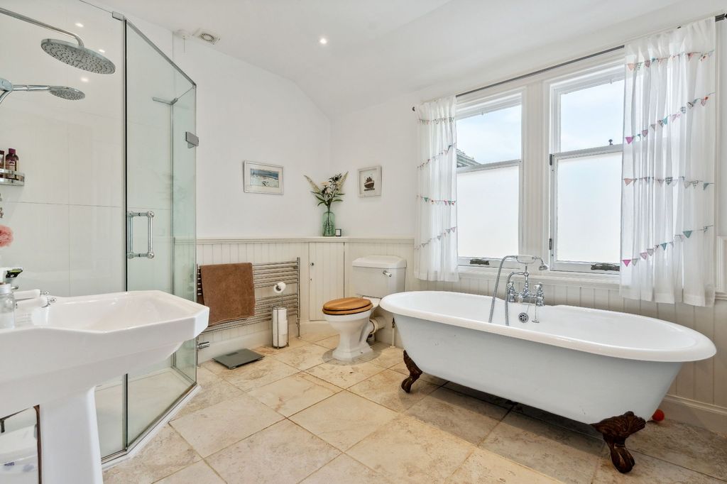 Property photo 3 of 43