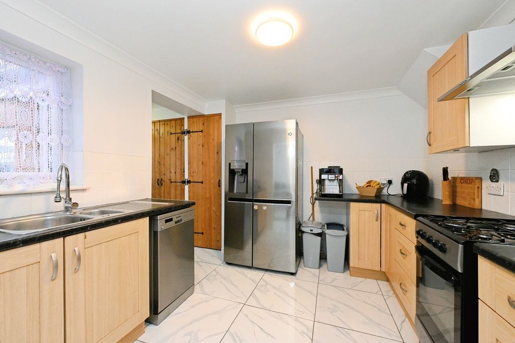 Property photo 2 of 17 Photo