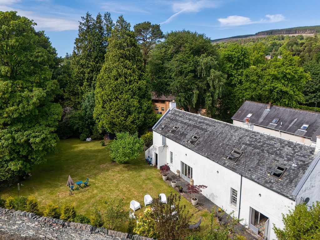 Property photo 2 of 31