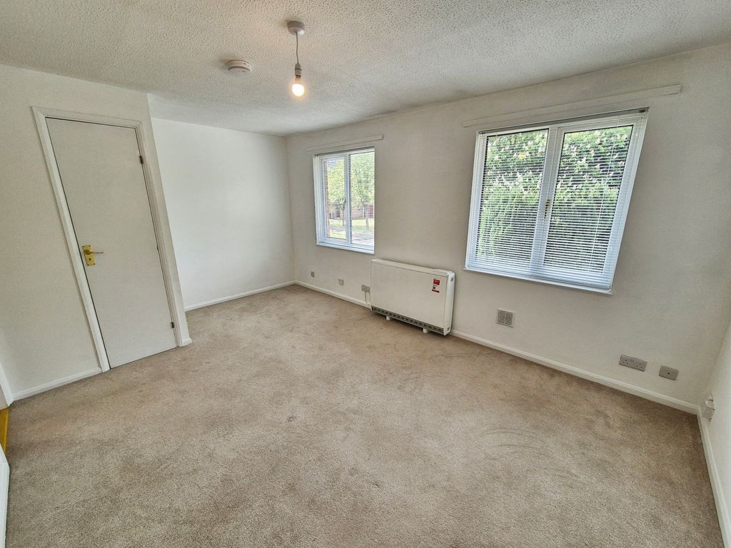 Property photo 3 of 8 Lounge/Dining Room