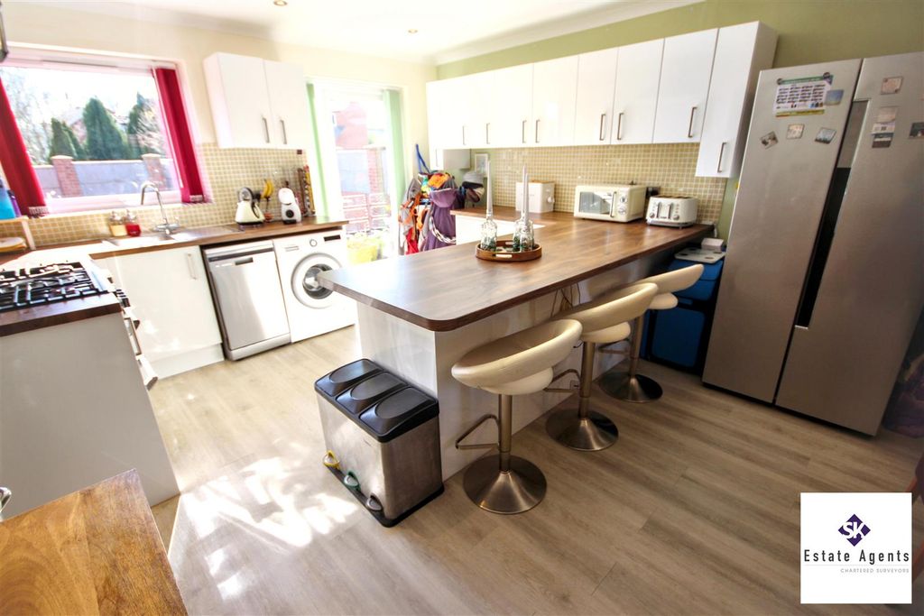 Property photo 2 of 16 Kitchen/Diner