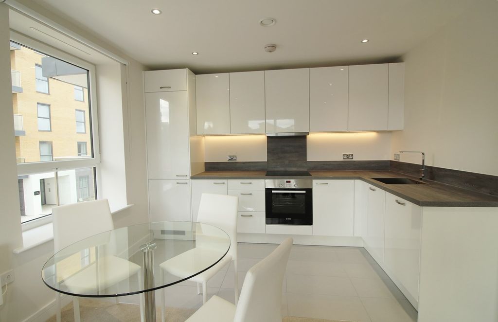 Property photo 3 of 7 Kitchen