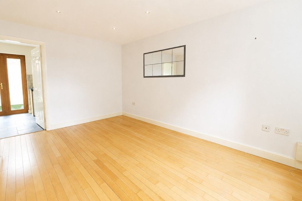 Property photo 3 of 25