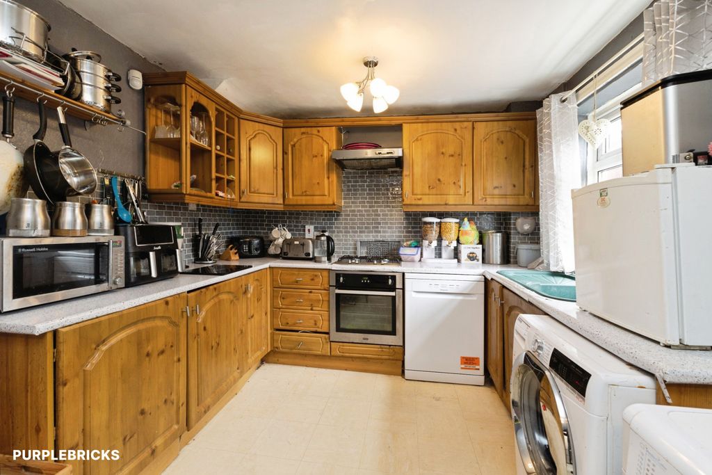 Property photo 3 of 23