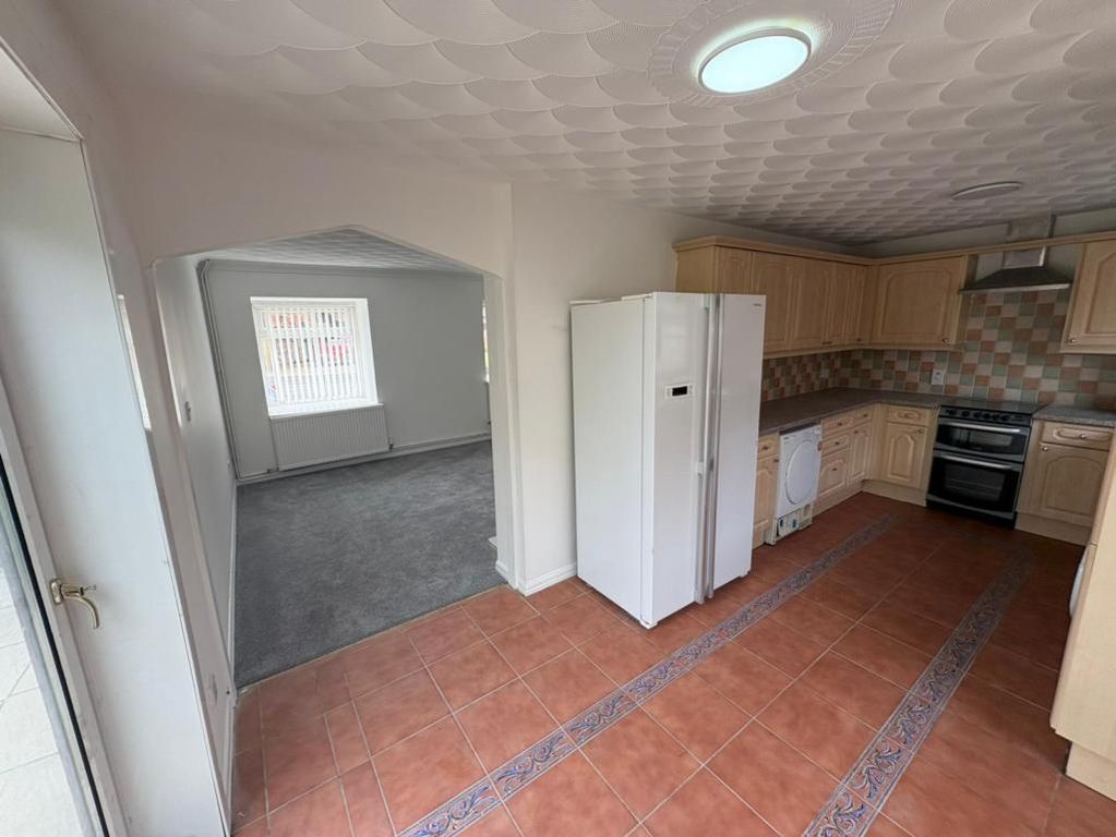 Property photo 3 of 11 Dining Room