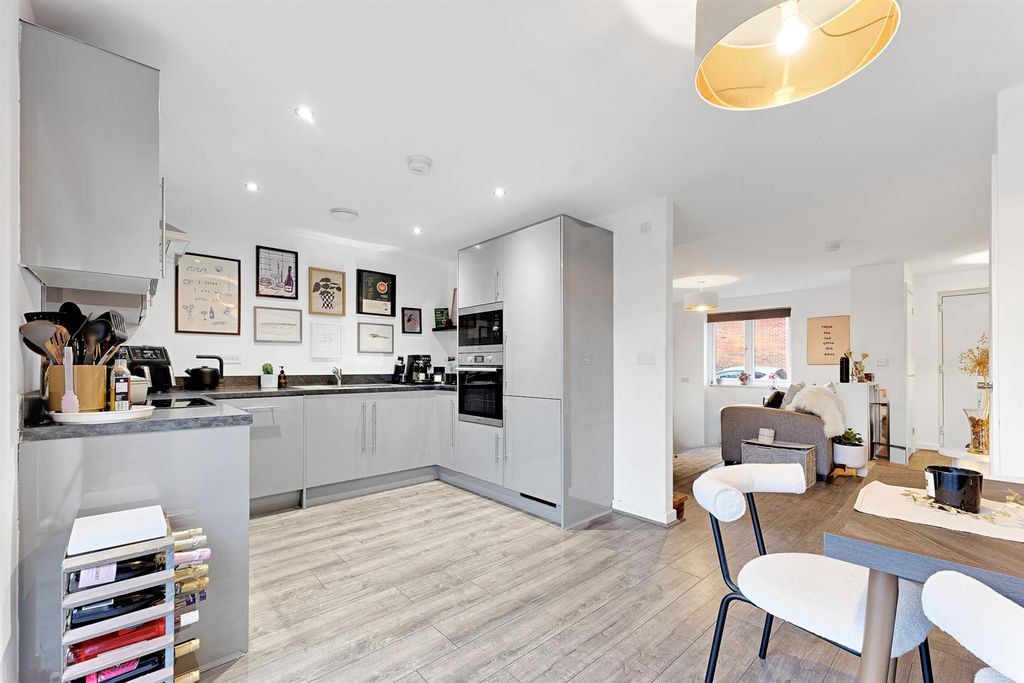 Property photo 3 of 27 P1697510_1_2_3-Edit.Jpg