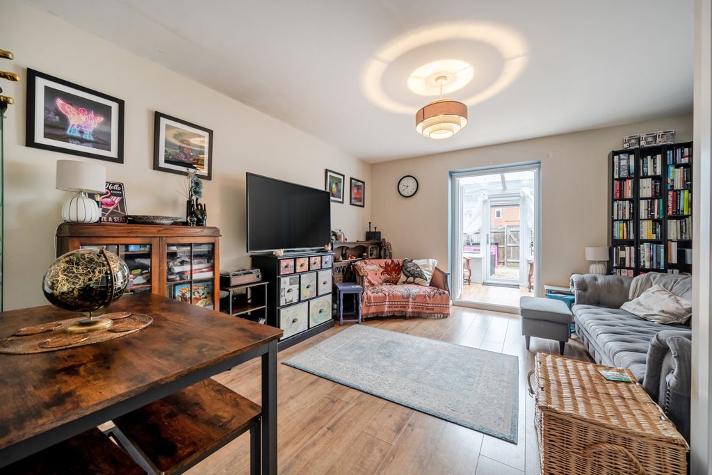 Property photo 2 of 14 1426012-8-69B1466Cdf244