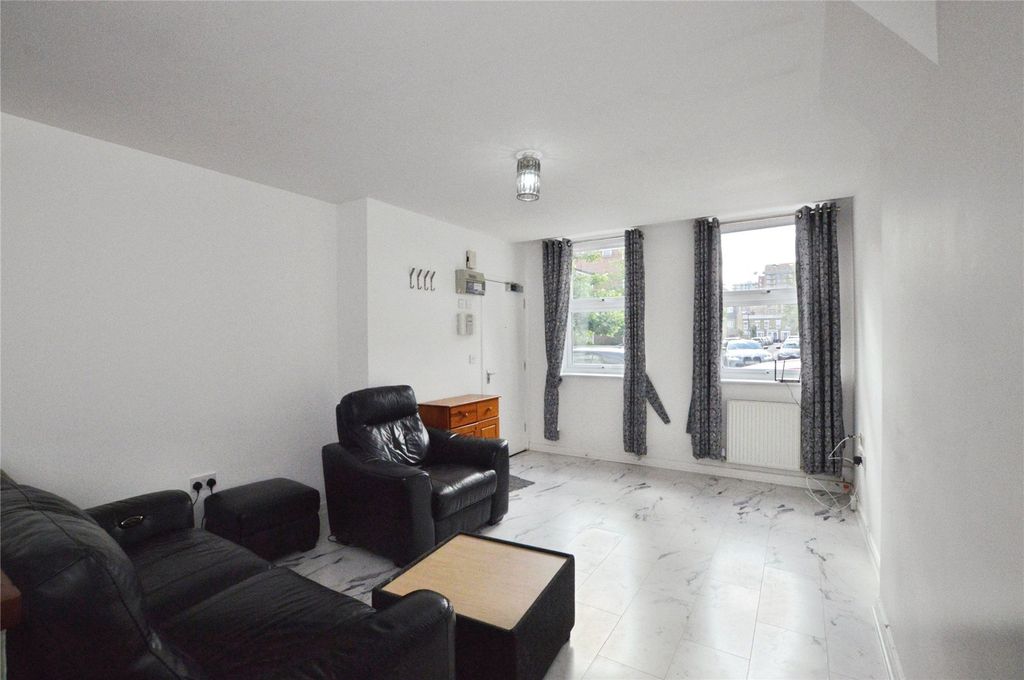 Property photo 2 of 17 Picture No. 21