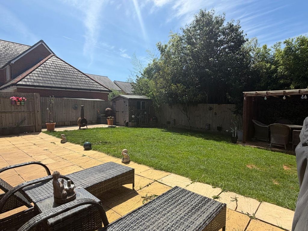 Property photo 2 of 18 Garden