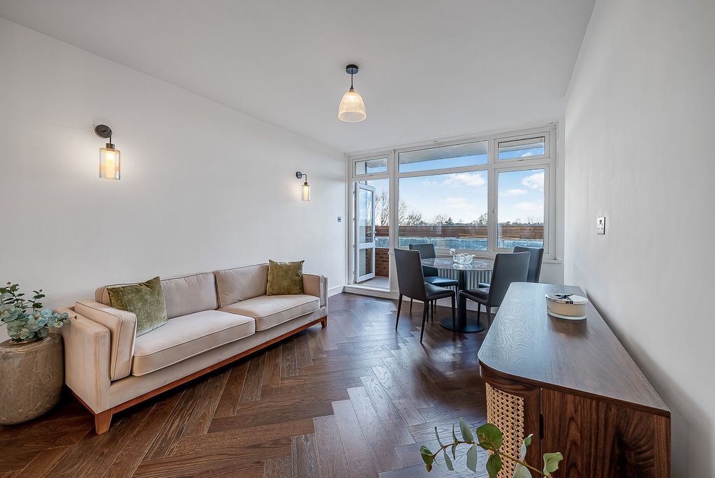 Property photo 2 of 28