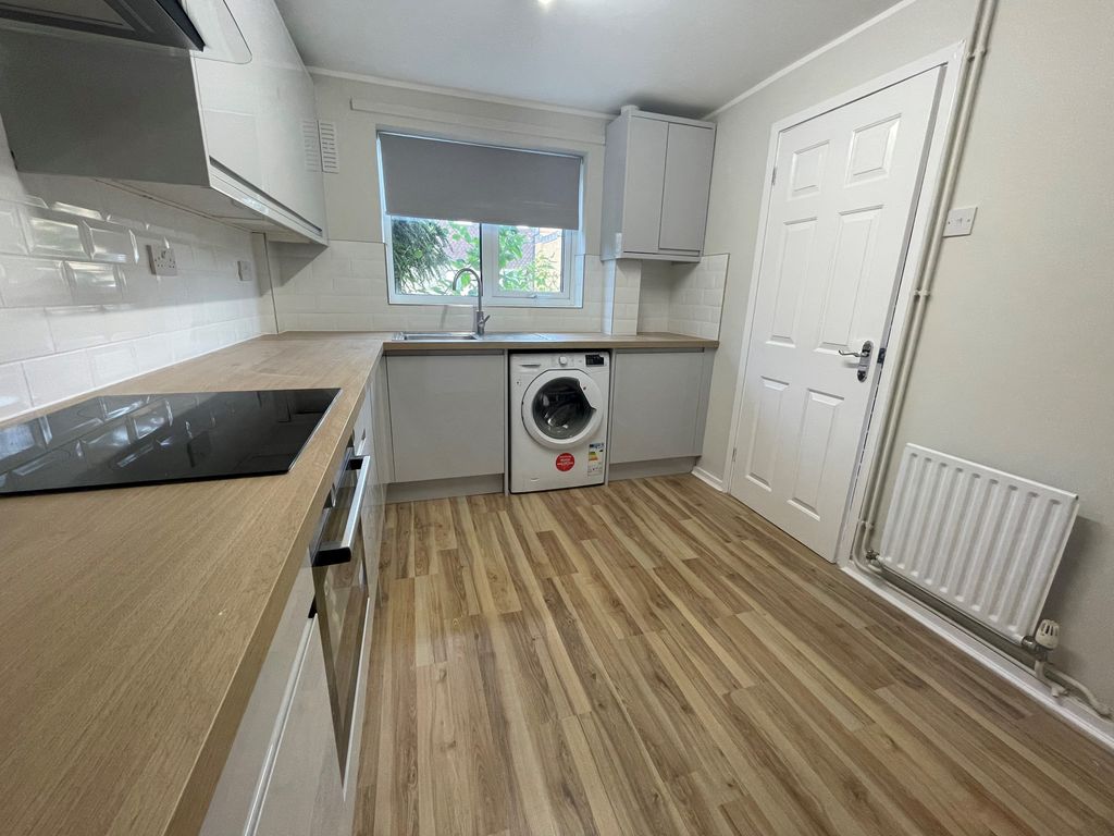 Property photo 3 of 15 Kitchen 1