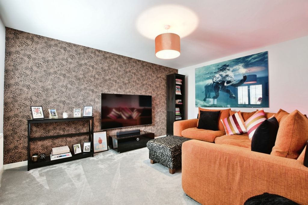 Property photo 3 of 25 Pbox-Img.Jpg